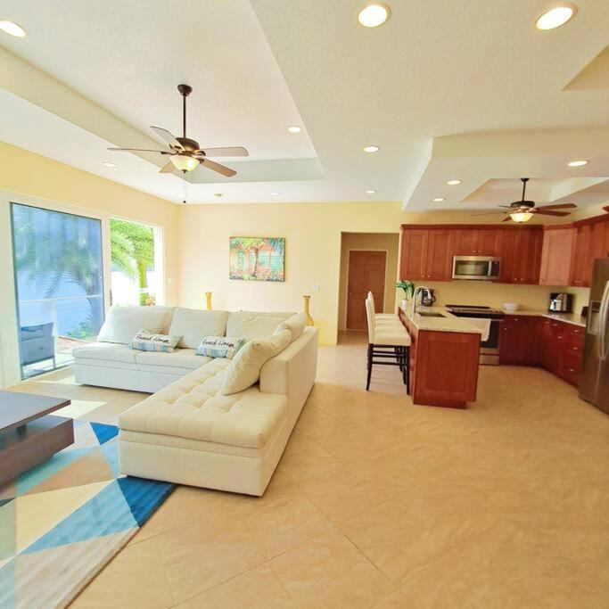Sailfish Villa Luxury Beachfront Estate Magens Bay Cruz Bay 외부 사진