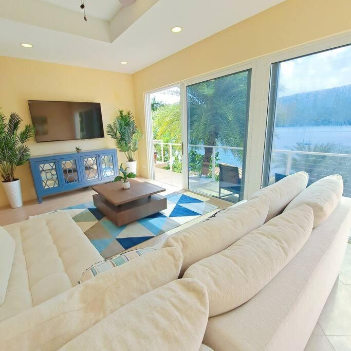 Sailfish Villa Luxury Beachfront Estate Magens Bay Cruz Bay 외부 사진